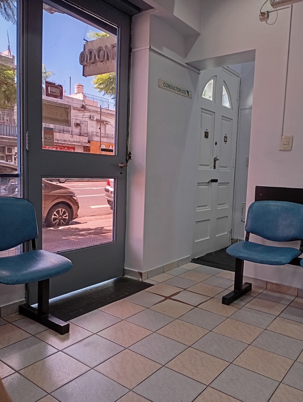 Sala de espera y consultorios de Odontología St. Leger